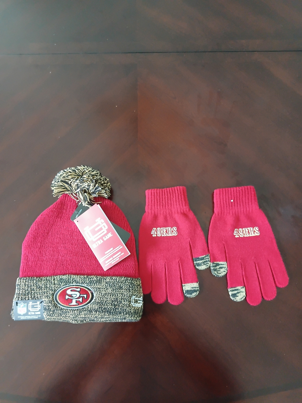 San Francisco 49ers Adult Red Pom Knit Beanie and Gloves Set New With Tags